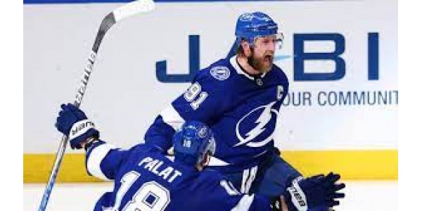Tampa Bay Lightning slog New York Rangers 2-1